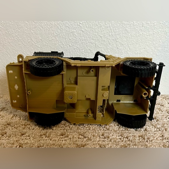 2 plastic toy Army vehicles Tan Jeep & Black Nightstalker Helicopter w/ soldier - Picture 7 of 10